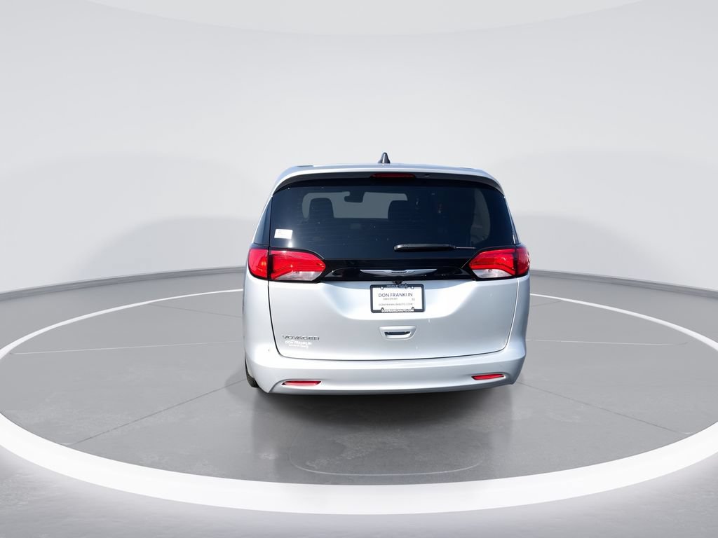 Used 2024 Chrysler Voyager LX FWD image 7