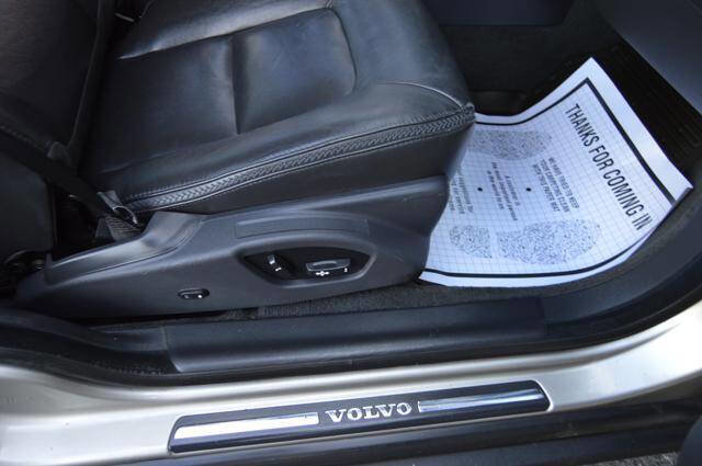 Used 2016 Volvo XC70 T5 Premier w/ Proximity Package image 31