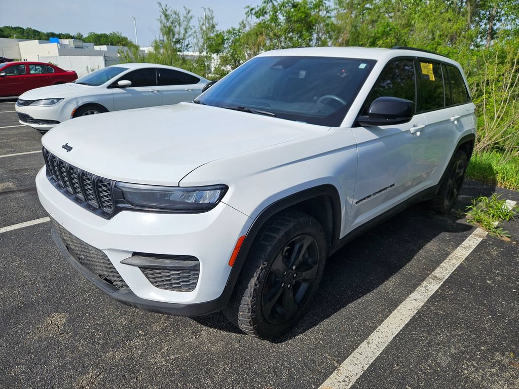 Used 2023 Jeep Grand Cherokee Altitude AWD/4WD image 1