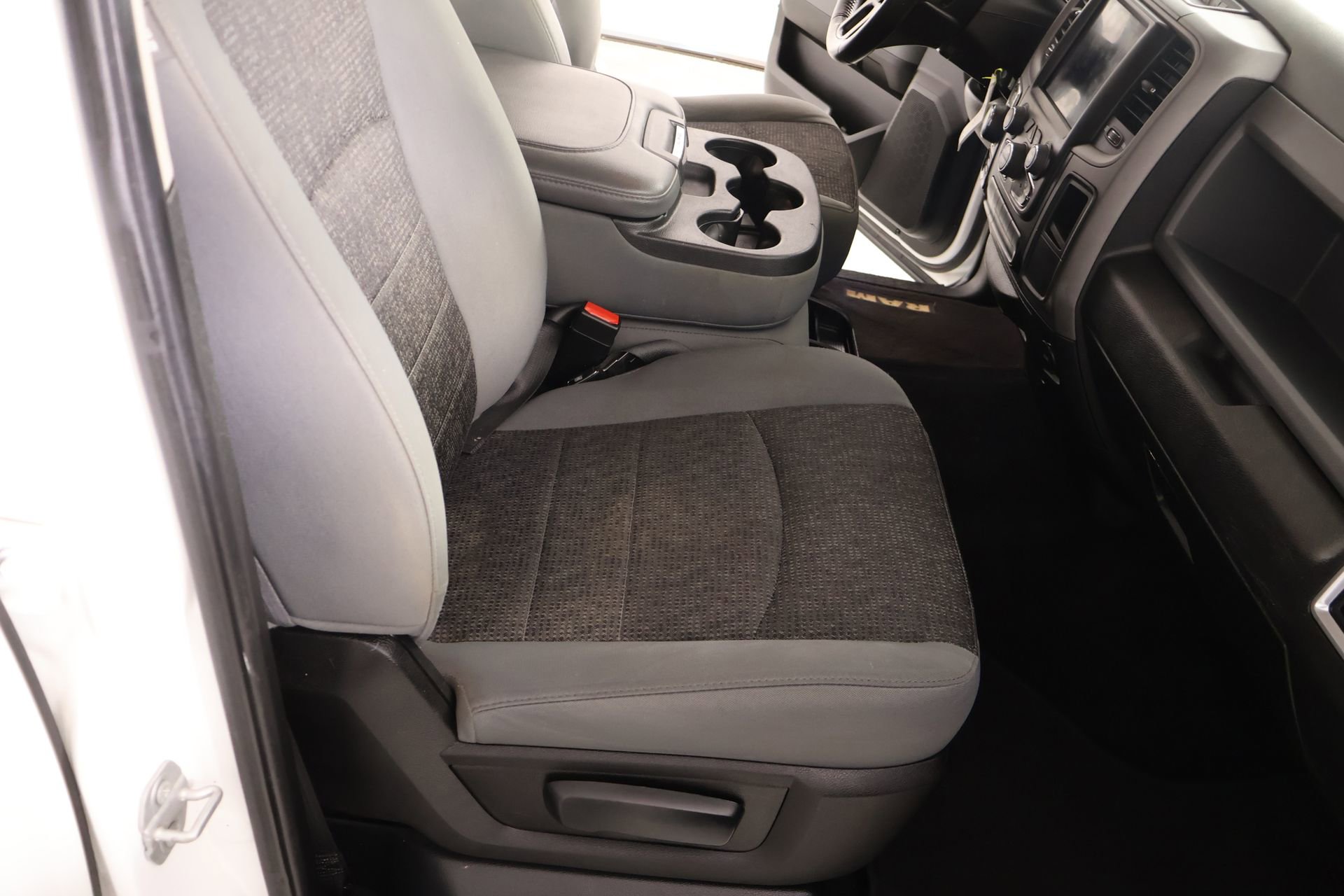Used 2019 RAM 1500 Classic SLT w/ Luxury Group AWD/4WD image 12