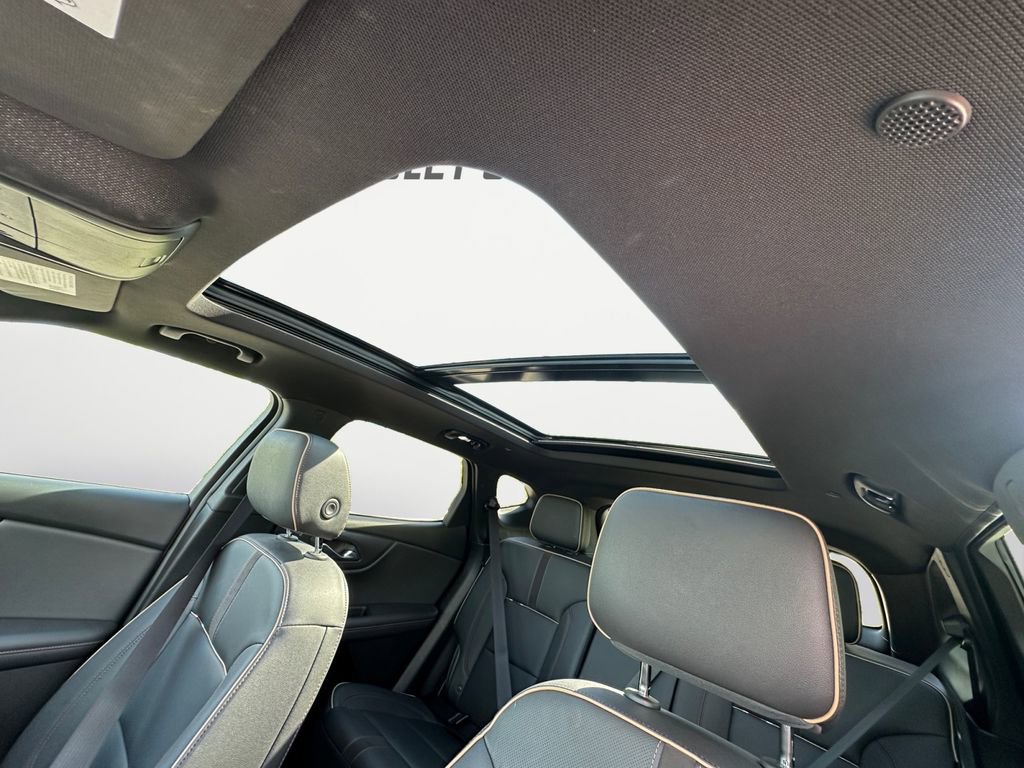 Used 2023 Chevrolet Blazer Premier w/ Enhanced Convenience Package image 18