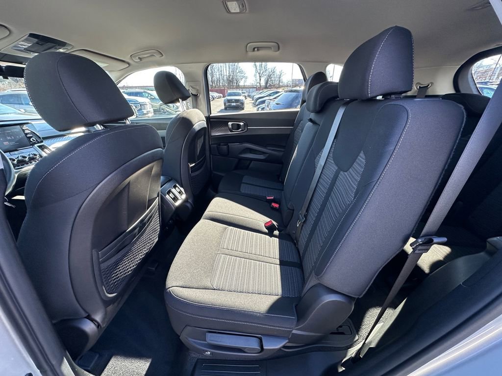 Used 2022 Kia Sorento LX image 19