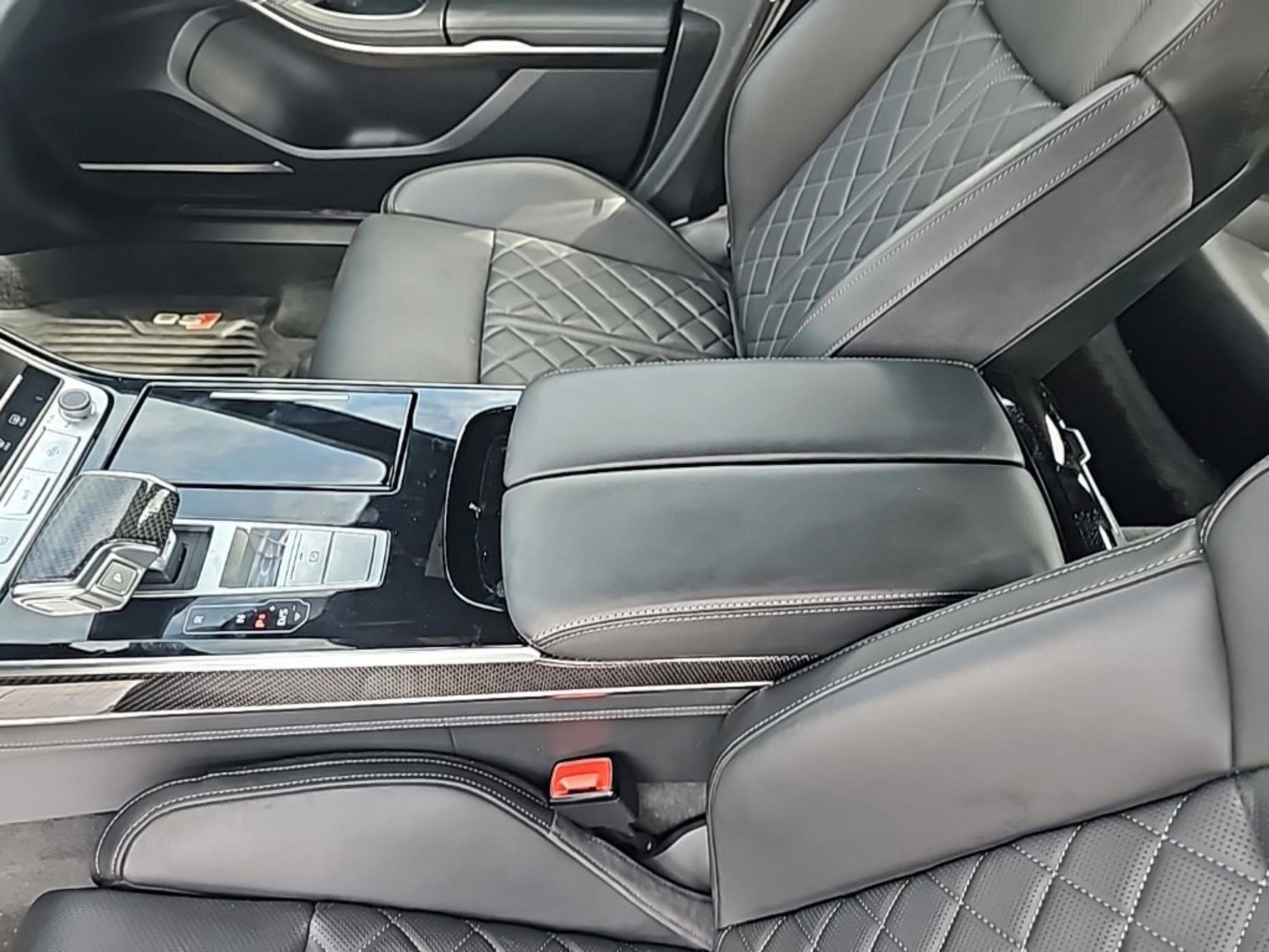 Used 2024 Audi S8 w/ S8 Comfort Plus Package AWD/4WD image 19