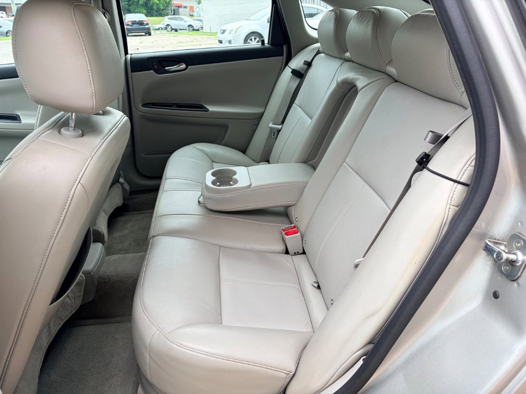 Used 2008 Chevrolet Impala LTZ FWD image 11