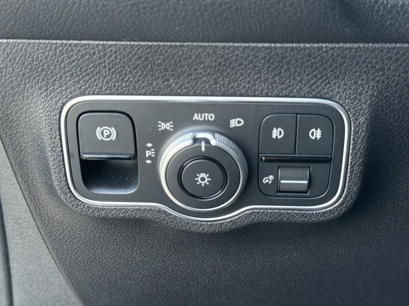 Used 2026 Mercedes-Benz GLB 250 image 21
