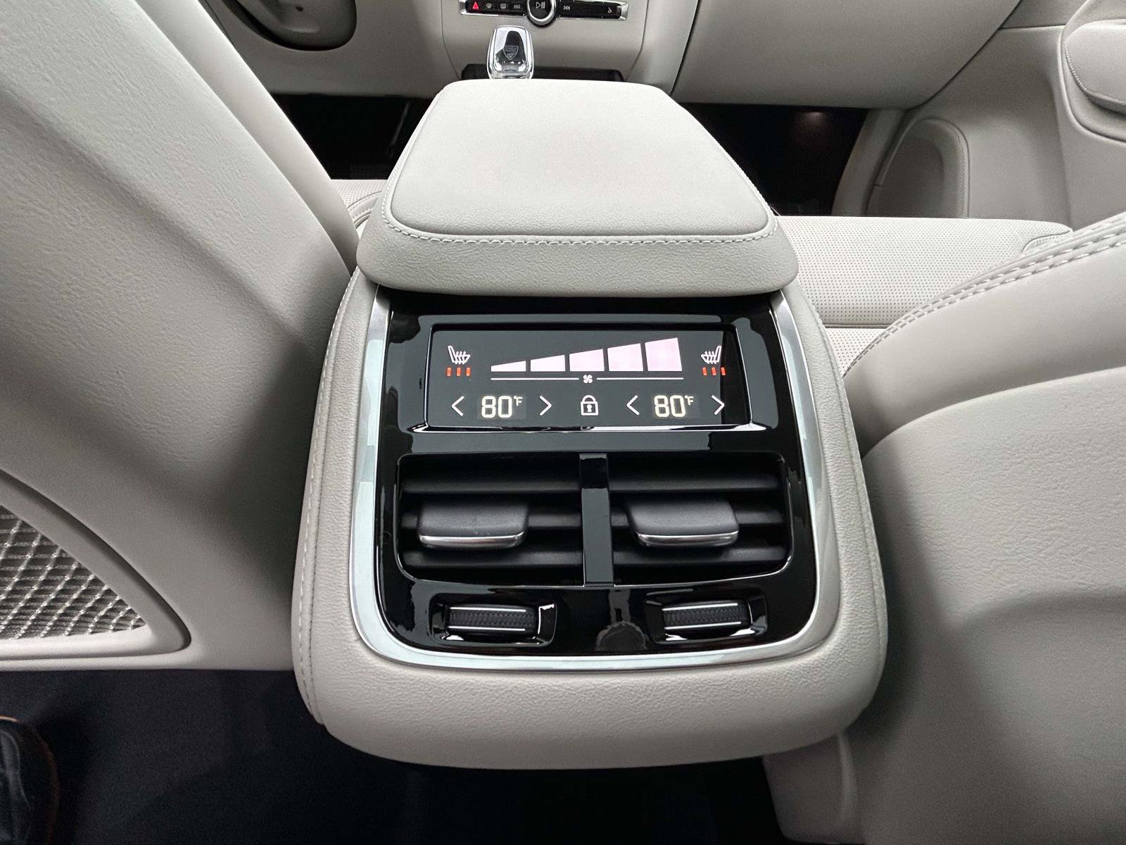 New 2026 Volvo XC90 B6 Ultra w/ Protection Package AWD/4WD image 16