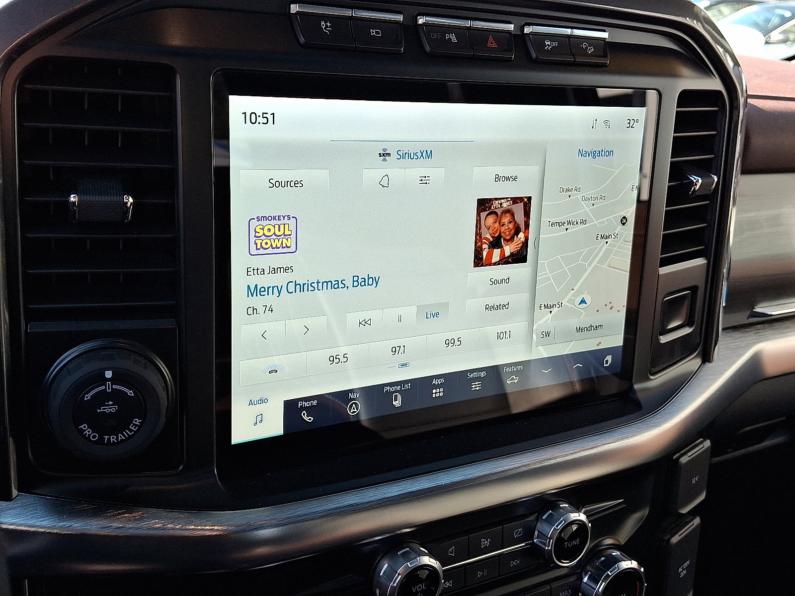 Certified 2022 Ford F150 Lariat w/ Equipment Group 502A High image 18