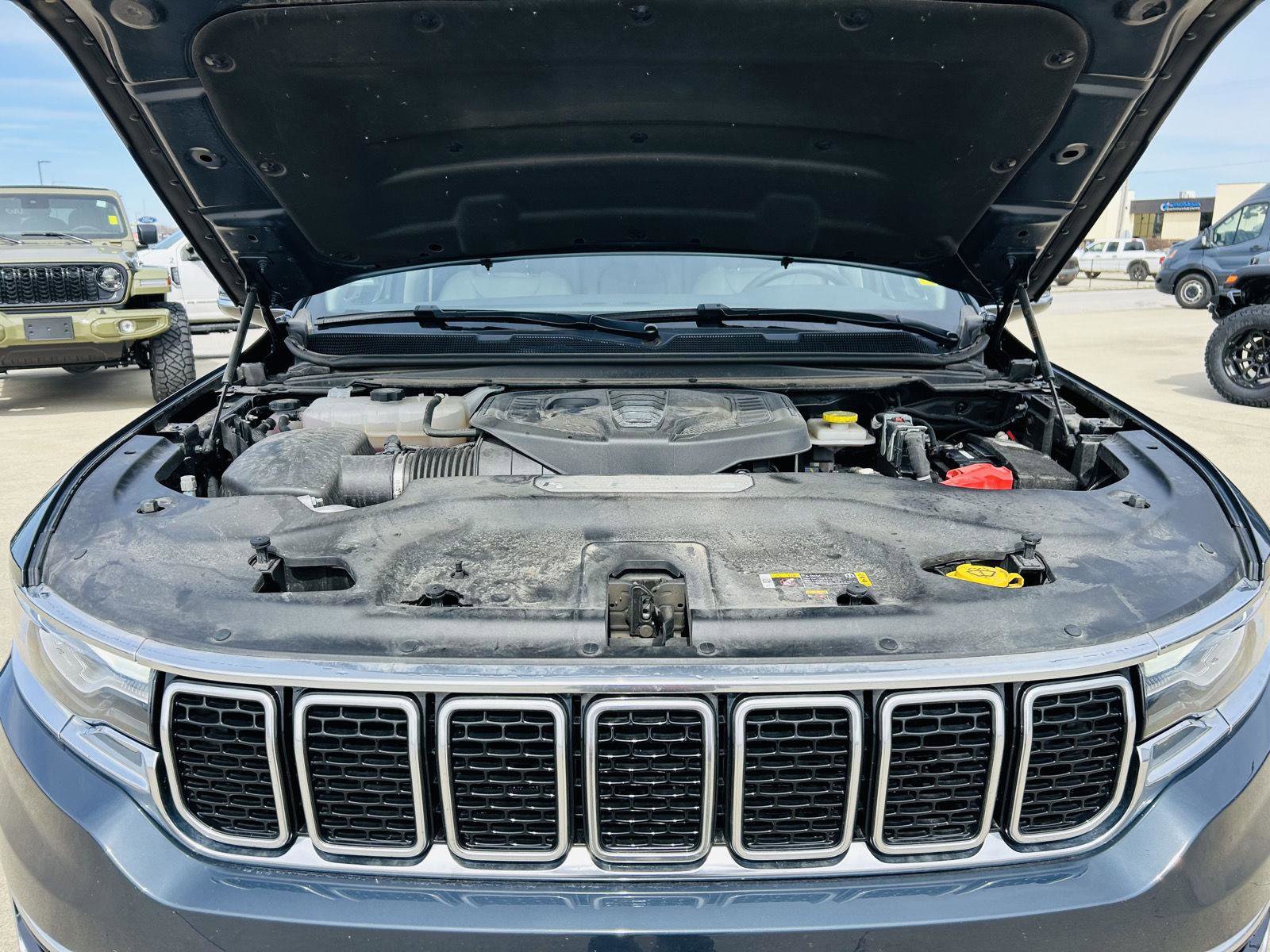 Used 2024 Jeep Wagoneer L 4WD w/ HD Trailer Tow Package image 46