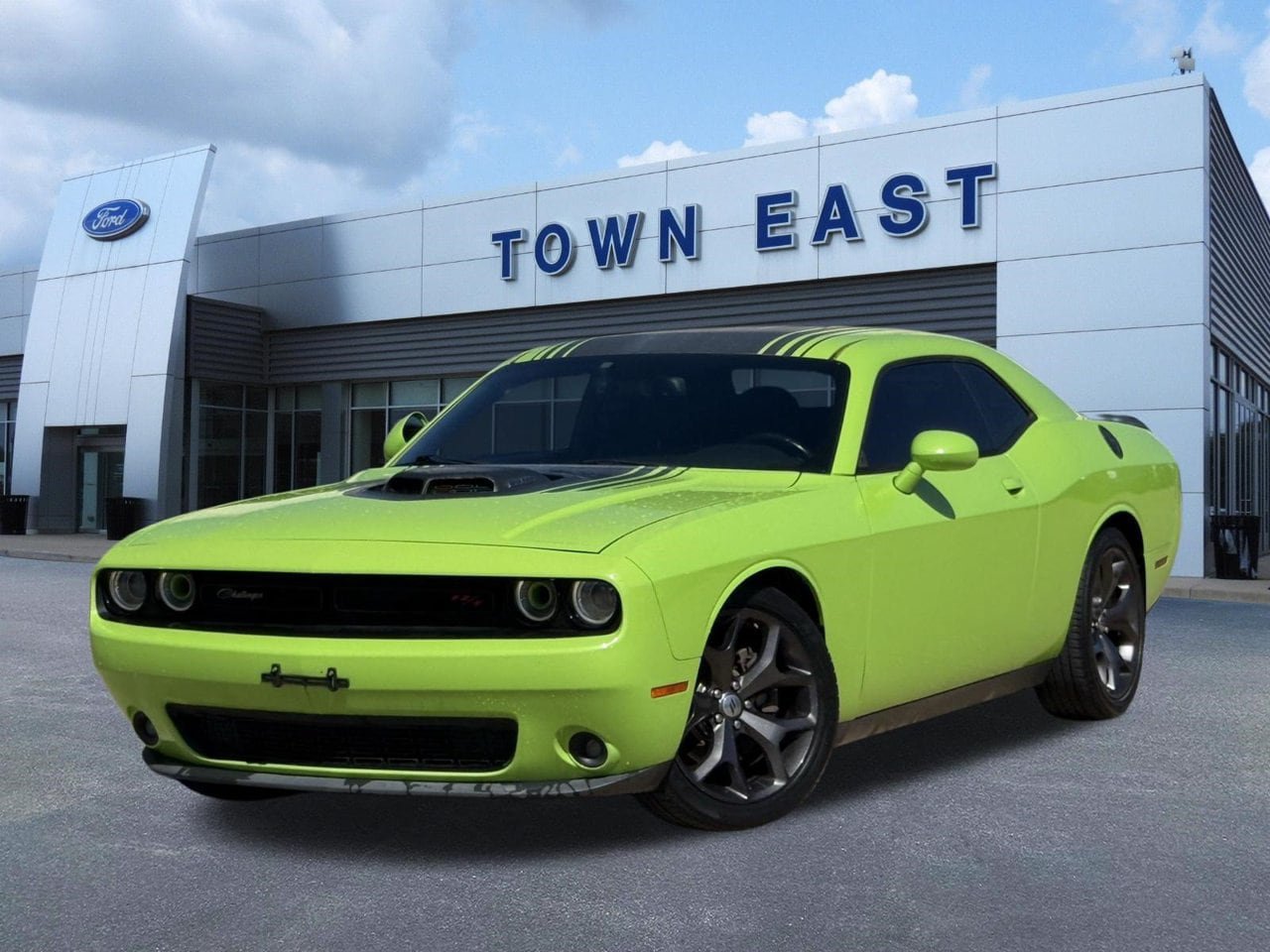 Used 2015 Dodge Challenger R/T RWD image 1