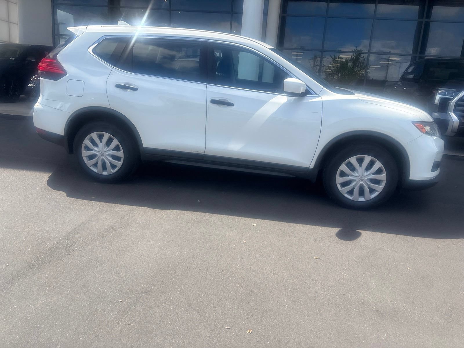 Used 2017 Nissan Rogue S AWD/4WD image 11