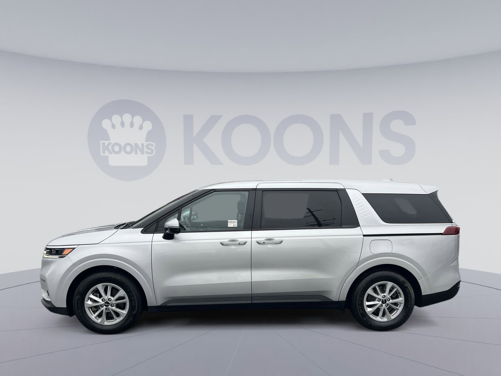 Used 2023 Kia Carnival LX image 2