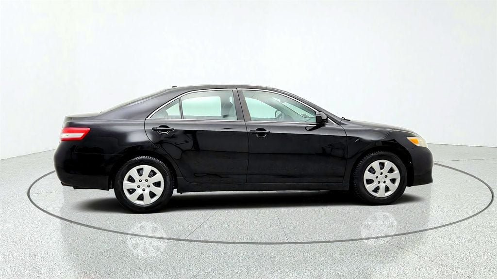 Used 2010 Toyota Camry LE FWD image 4