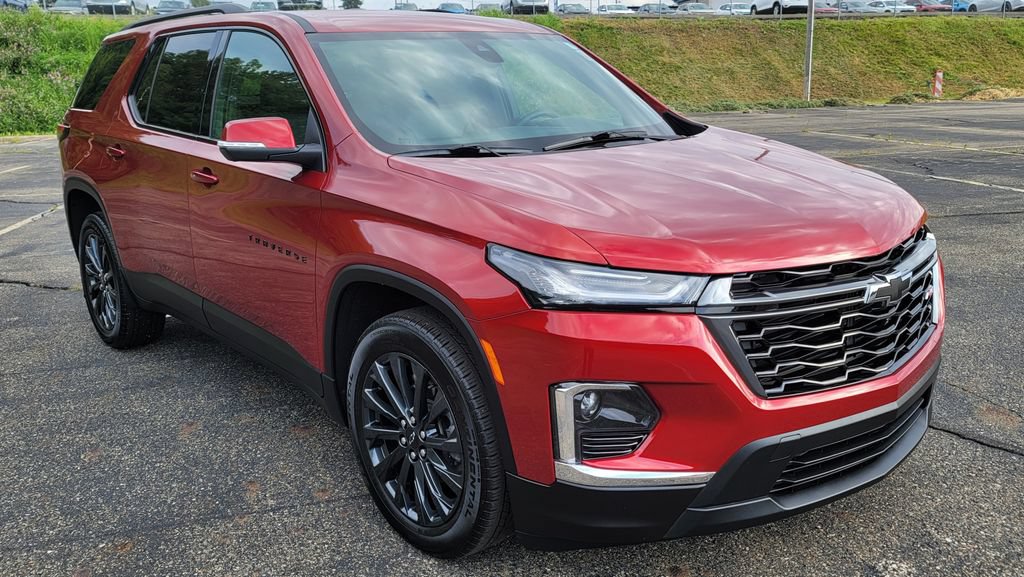 Used 2023 Chevrolet Traverse RS AWD/4WD image 2