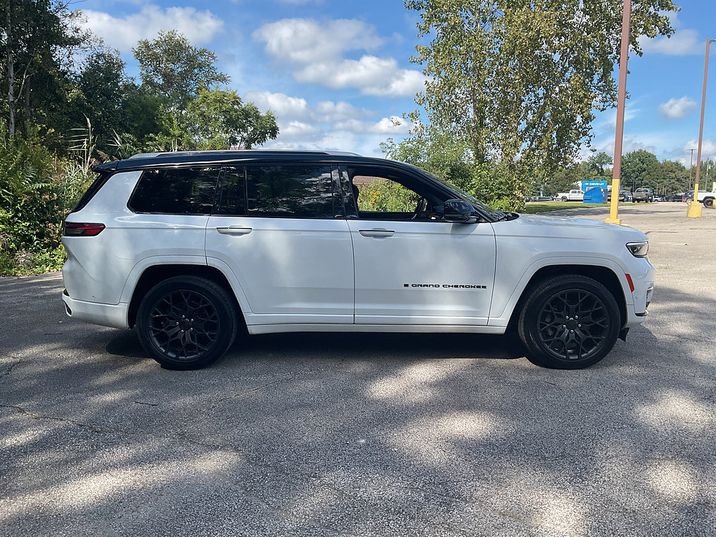 Used 2023 Jeep Grand Cherokee L Summit AWD/4WD image 4
