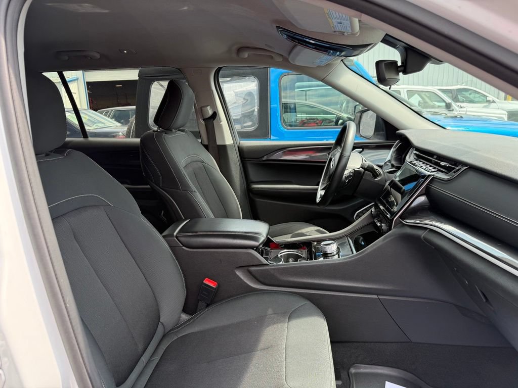 Used 2021 Jeep Grand Cherokee L Laredo w/ Luxury Tech Group I AWD/4WD image 16