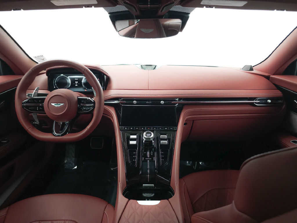 Used 2025 Aston Martin DB12 Coupe RWD image 31