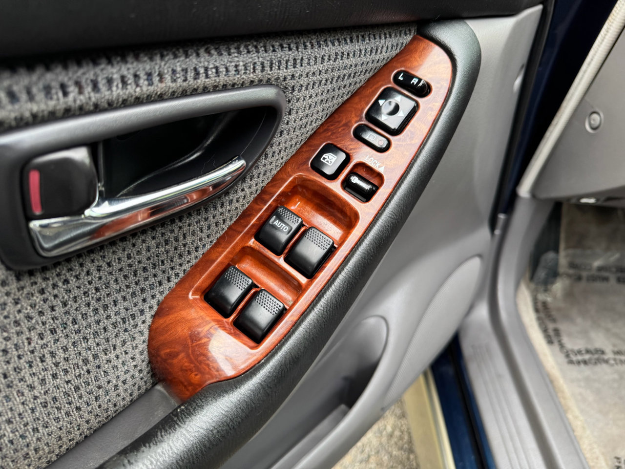 Used 2004 Subaru Outback Wagon image 38