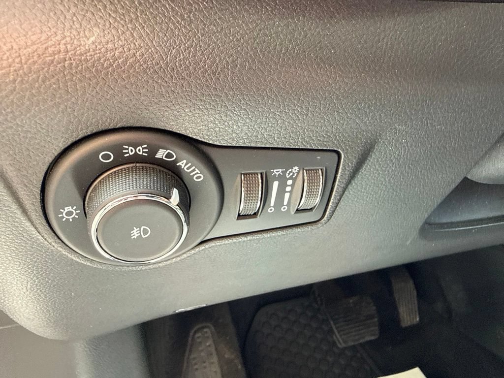 Used 2023 Jeep Compass Latitude w/ Convenience Group AWD/4WD image 22