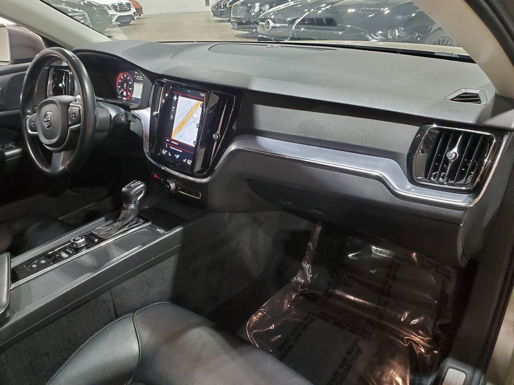 Used 2020 Volvo S60 T6 Momentum AWD/4WD image 14