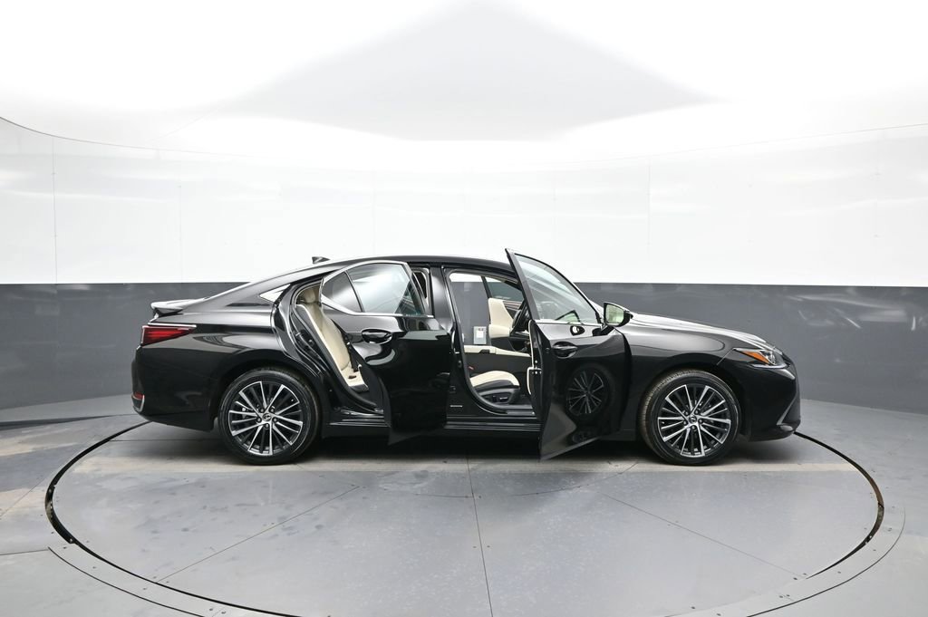 Used 2024 Lexus ES 300h w/ Premium Package FWD image 43