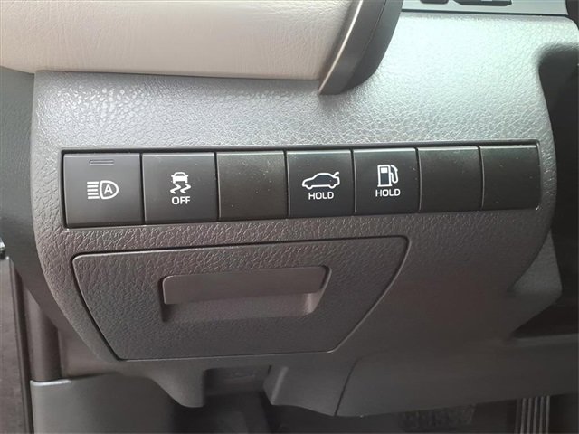 Used 2022 Toyota Camry XLE image 14