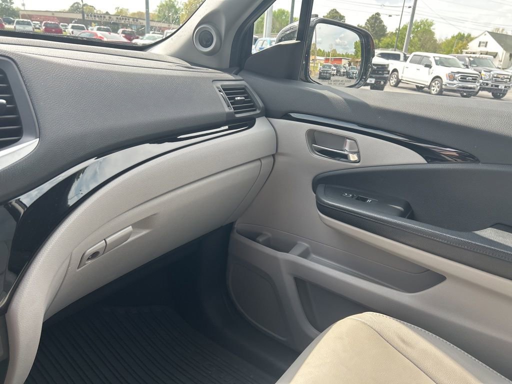 Used 2017 Honda Pilot Touring image 14