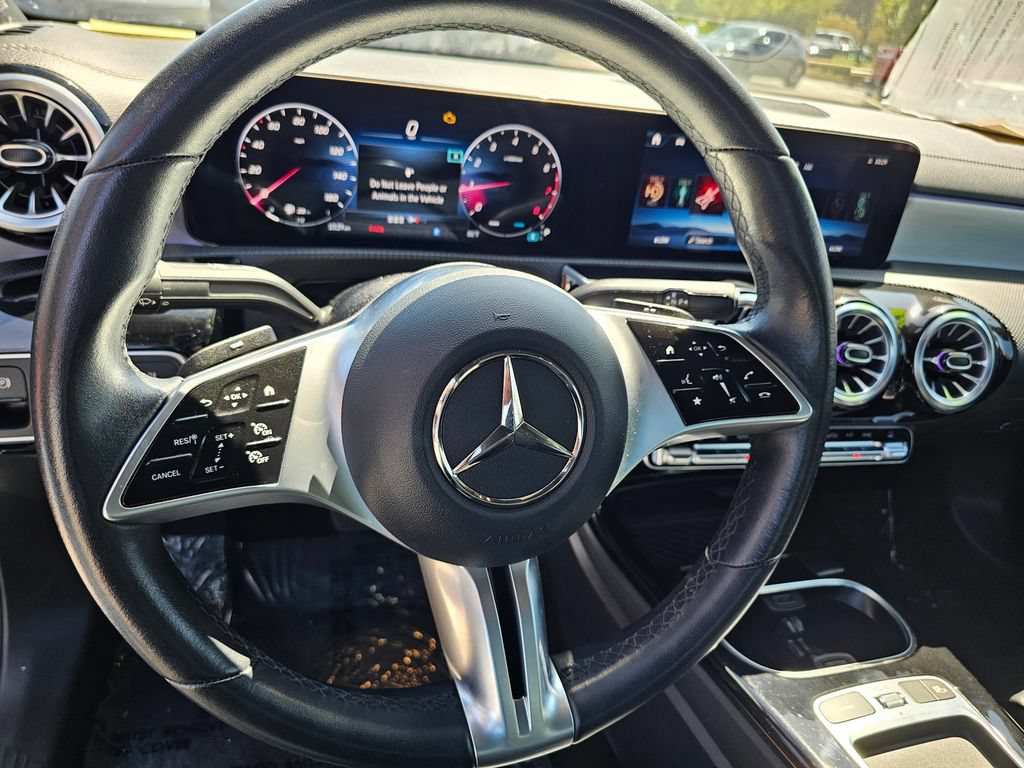 Used 2025 Mercedes-Benz CLA 250 image 27