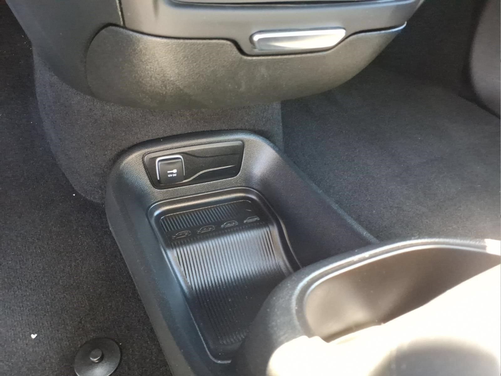 Used 2025 Chrysler Pacifica Select FWD image 18