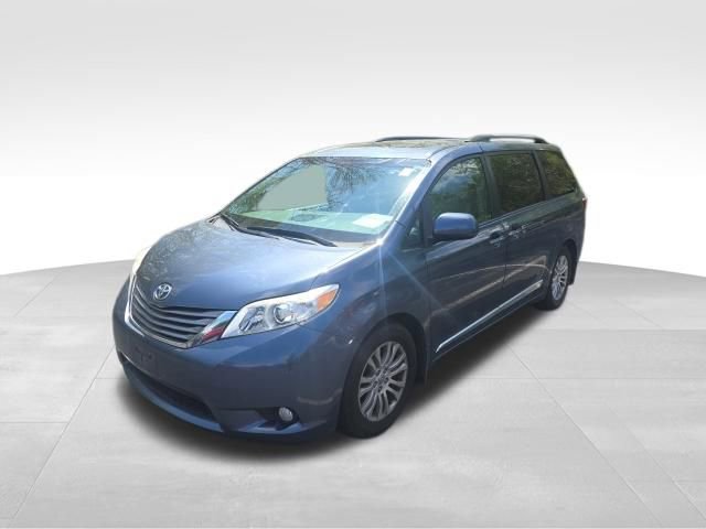 Used 2015 Toyota Sienna XLE w/ XLE Navigation Package FWD image 12
