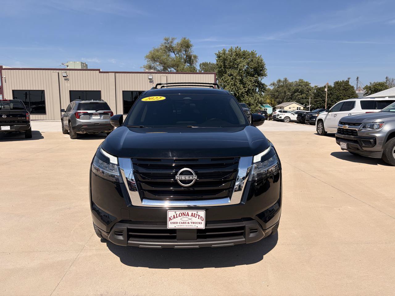 Used 2022 Nissan Pathfinder SV AWD/4WD image 3