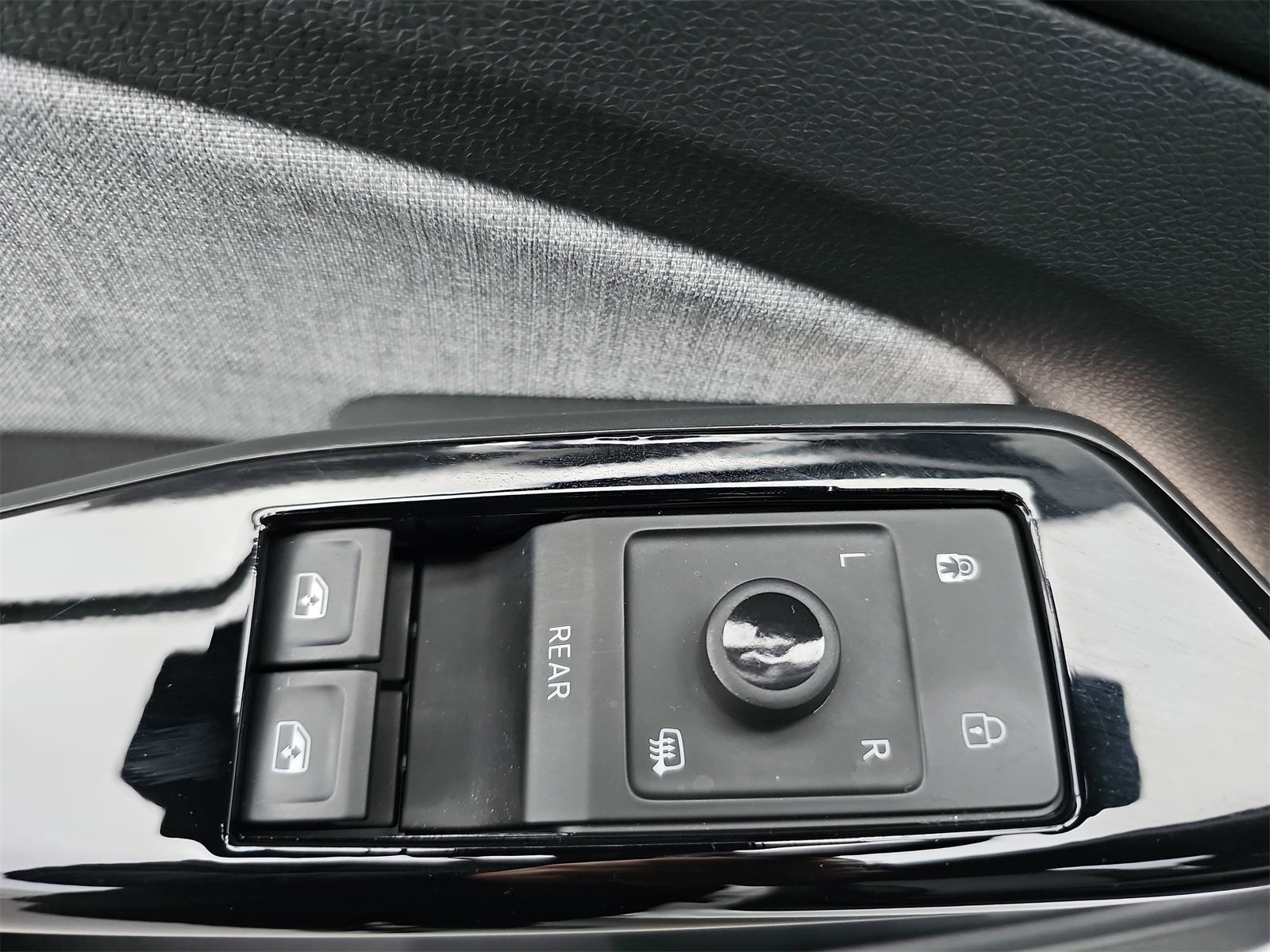 Certified 2023 Volkswagen ID.4 Standard image 25