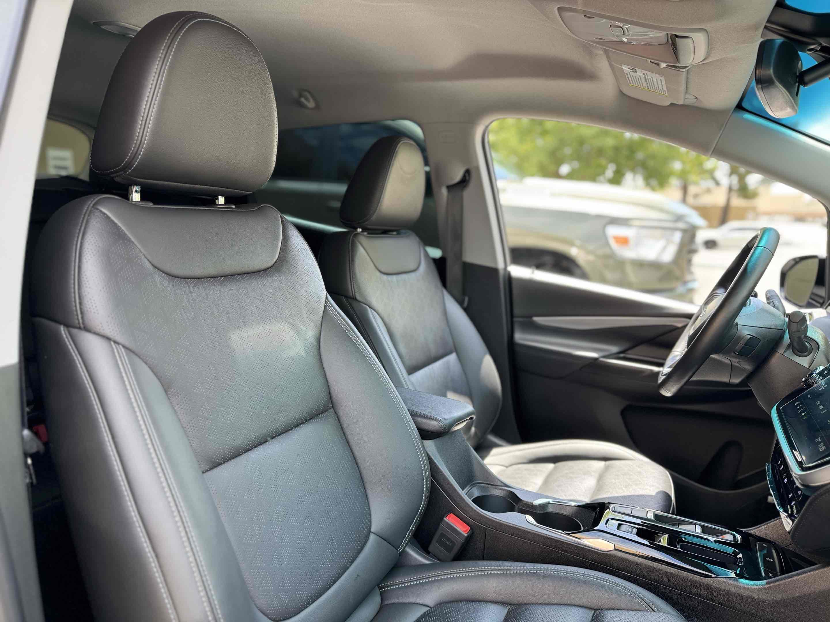 Used 2023 Chevrolet Bolt LT w/ Infotainment Package FWD image 17