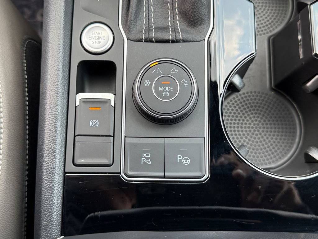 Used 2023 Volkswagen Atlas Cross Sport SEL Premium R-Line AWD/4WD image 20