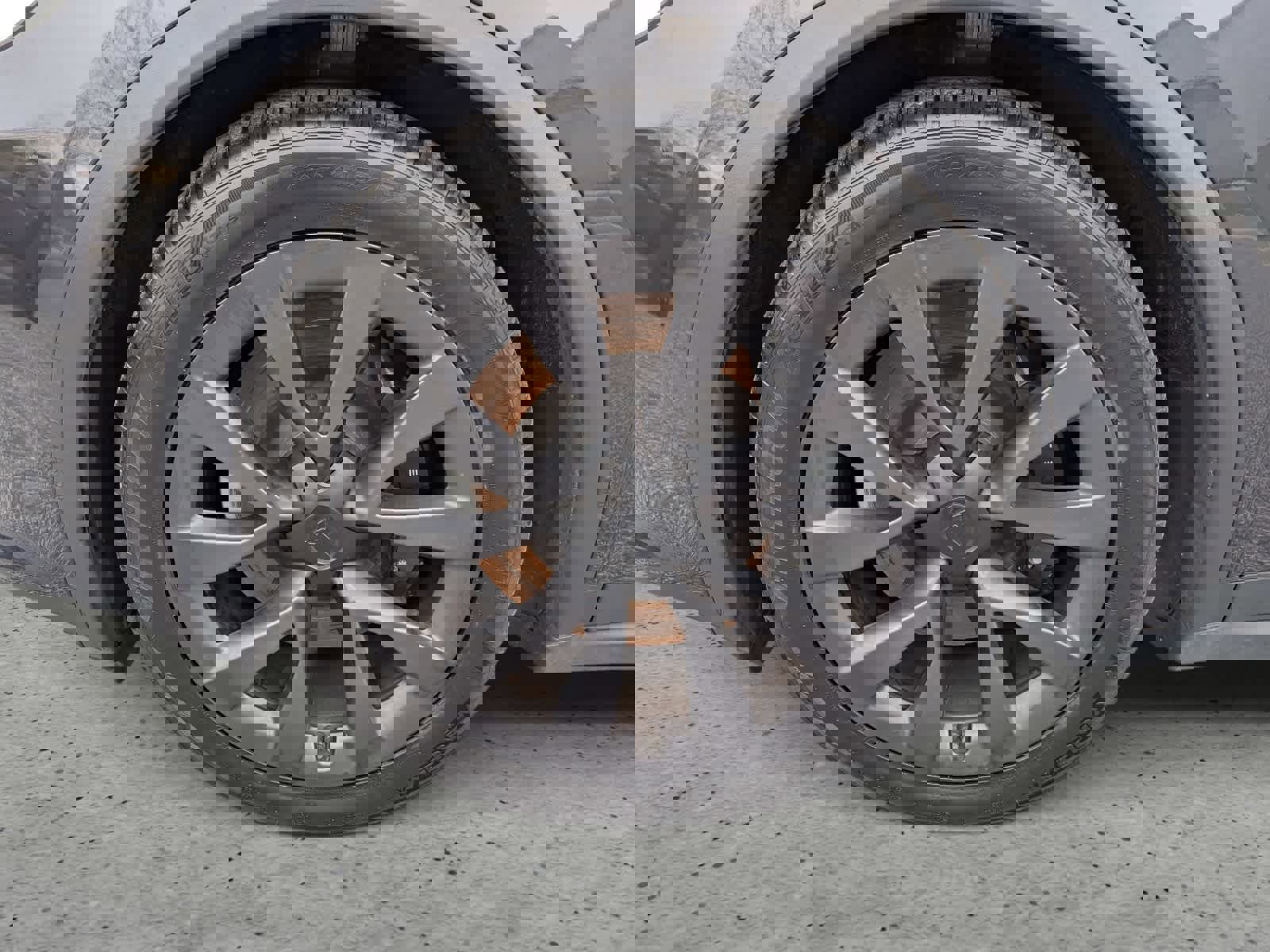 Used 2024 Tesla Model X image 2