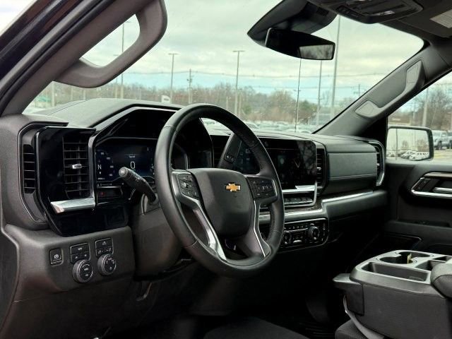 Used 2023 Chevrolet Silverado 1500 LT AWD/4WD image 12