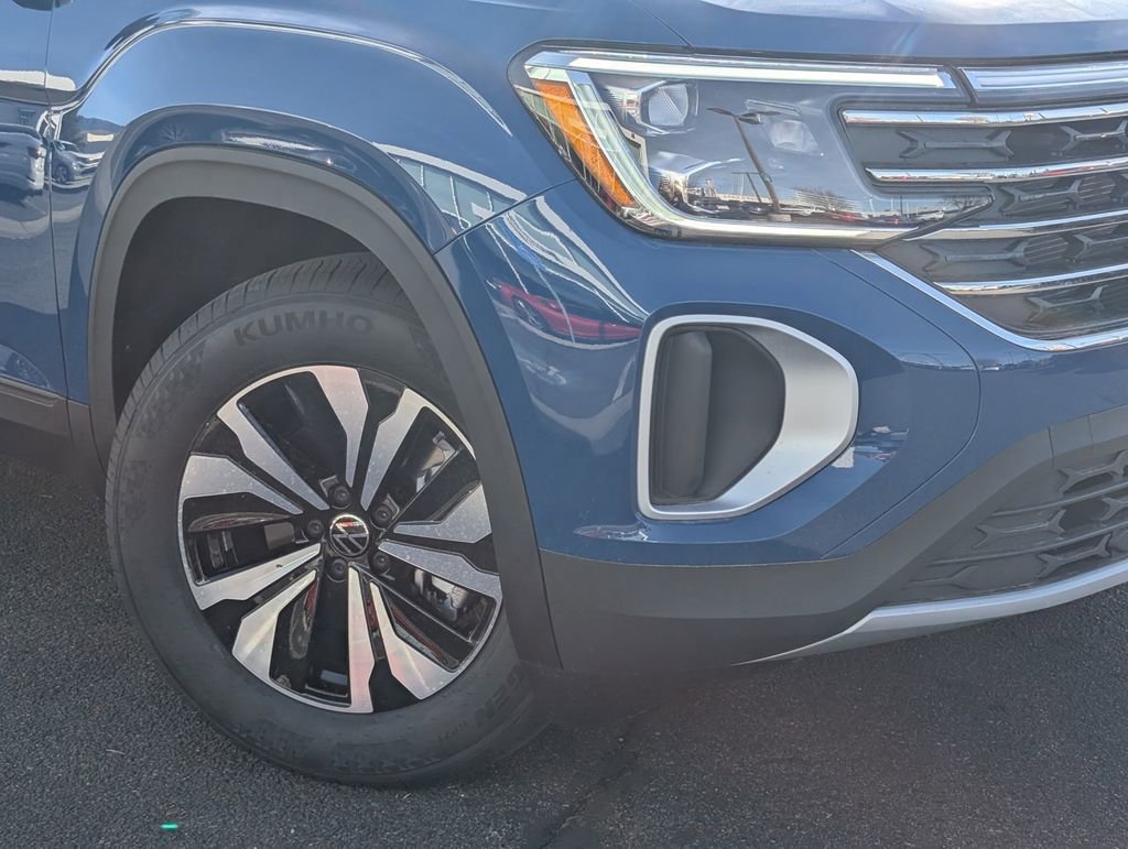 Used 2025 Volkswagen Atlas SE image 2