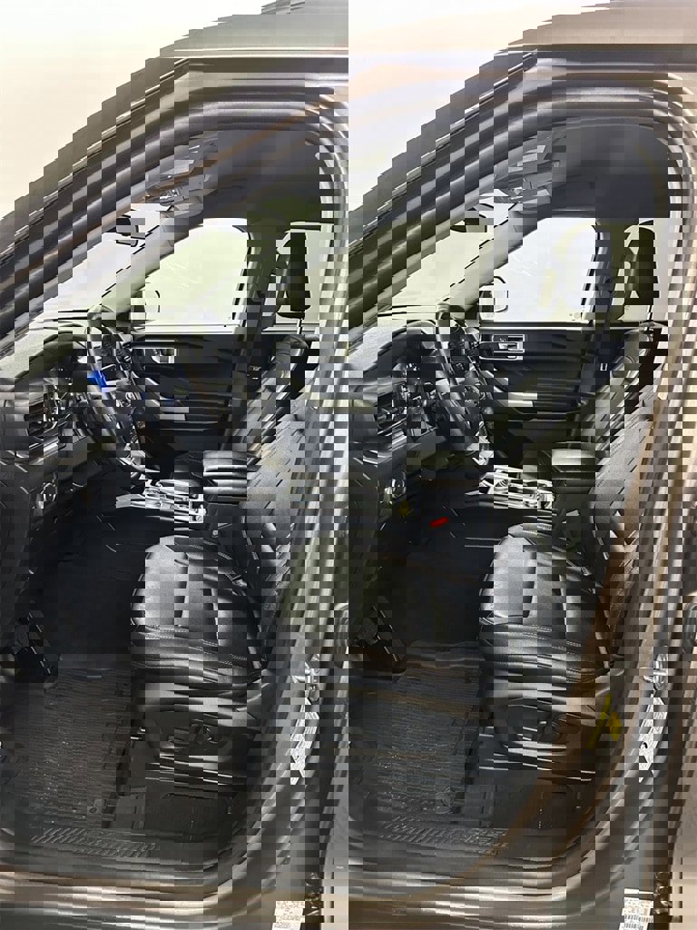 Used 2021 Ford Explorer XLT w/ Equipment Group 202A image 11