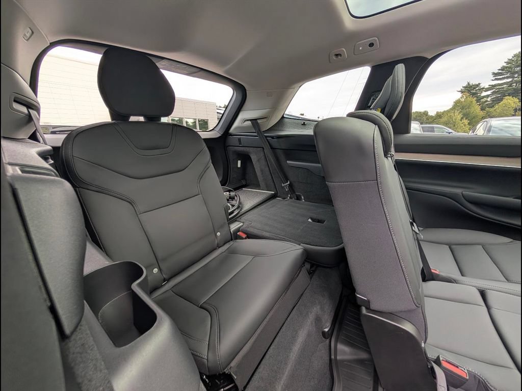 Certified 2025 Volvo EX90 Ultra AWD/4WD image 21