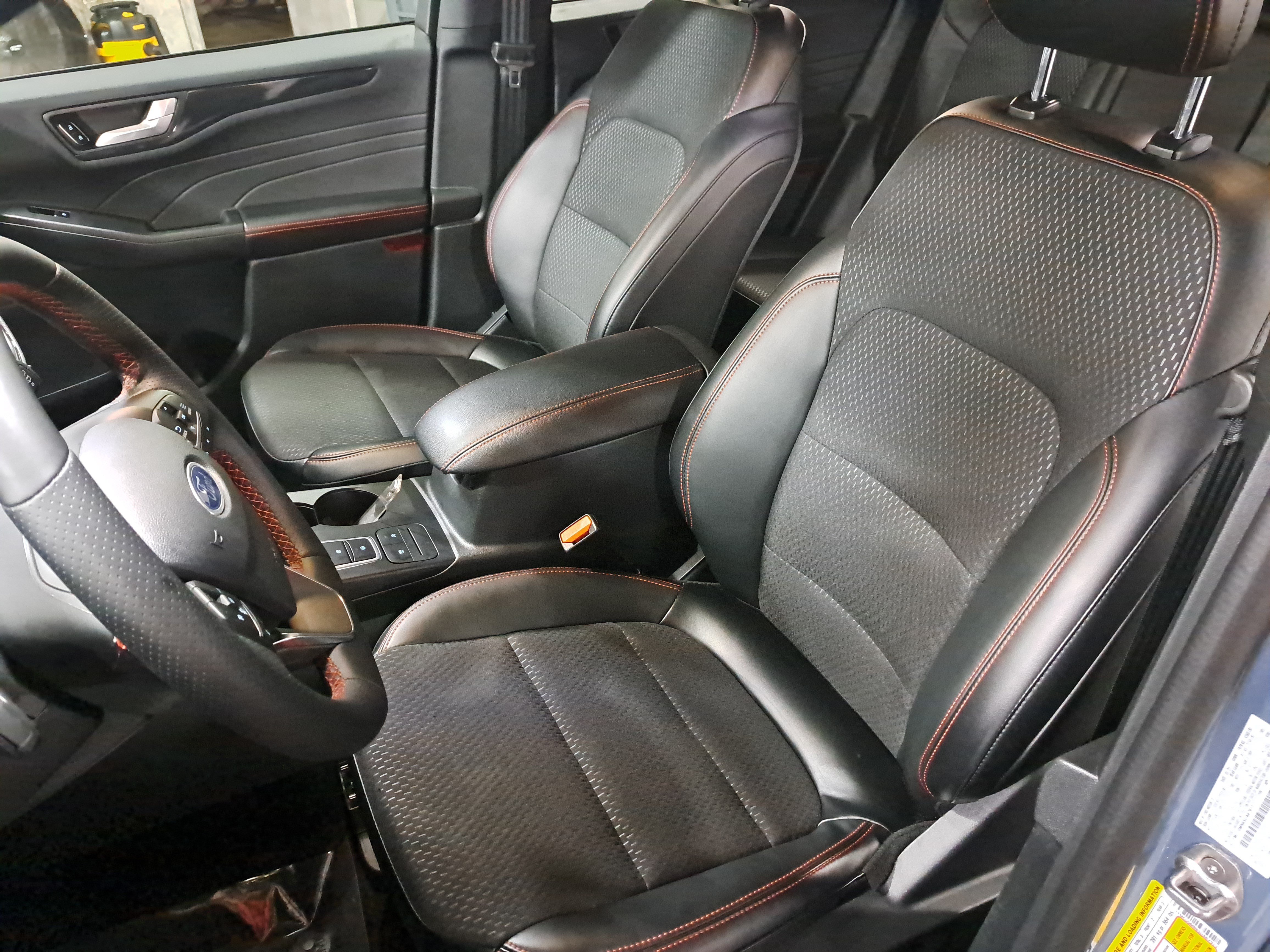 Used 2025 Ford Escape ST-Line FWD image 15