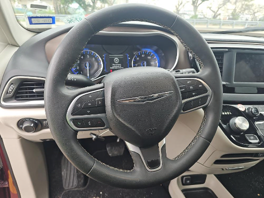Used 2023 Chrysler Voyager LX FWD image 7