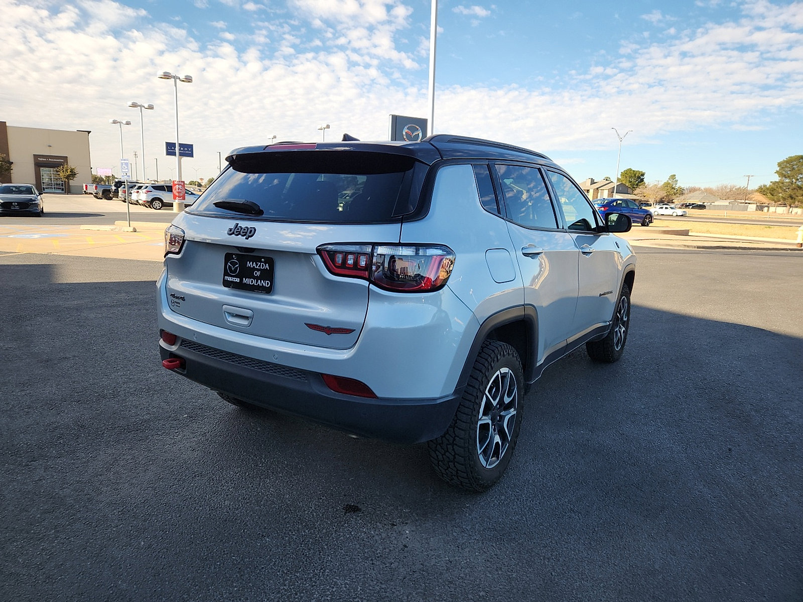 Used 2024 Jeep Compass Trailhawk image 7