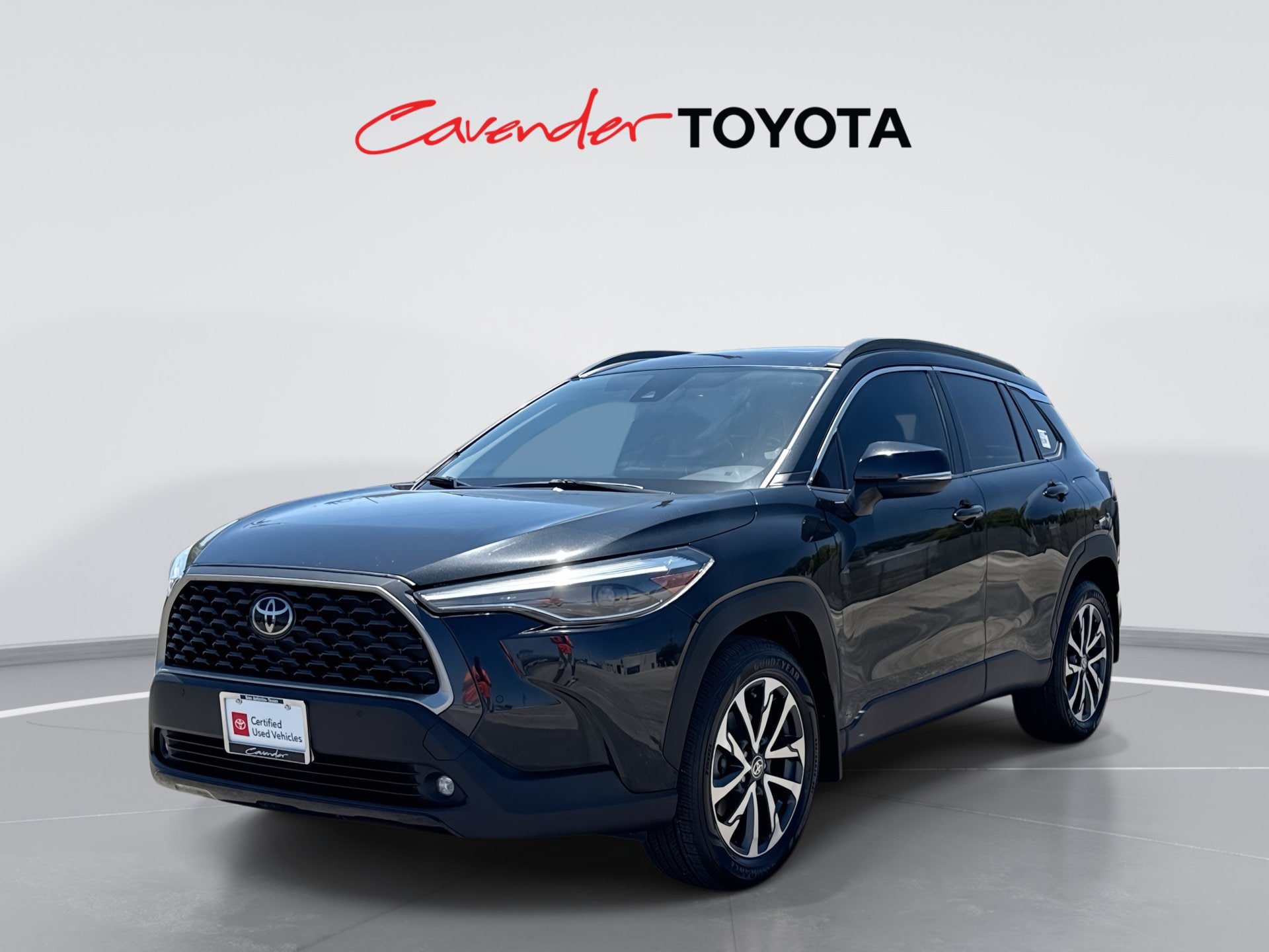 Certified 2022 Toyota Corolla Cross XLE w/ Convenience Package FWD image 1