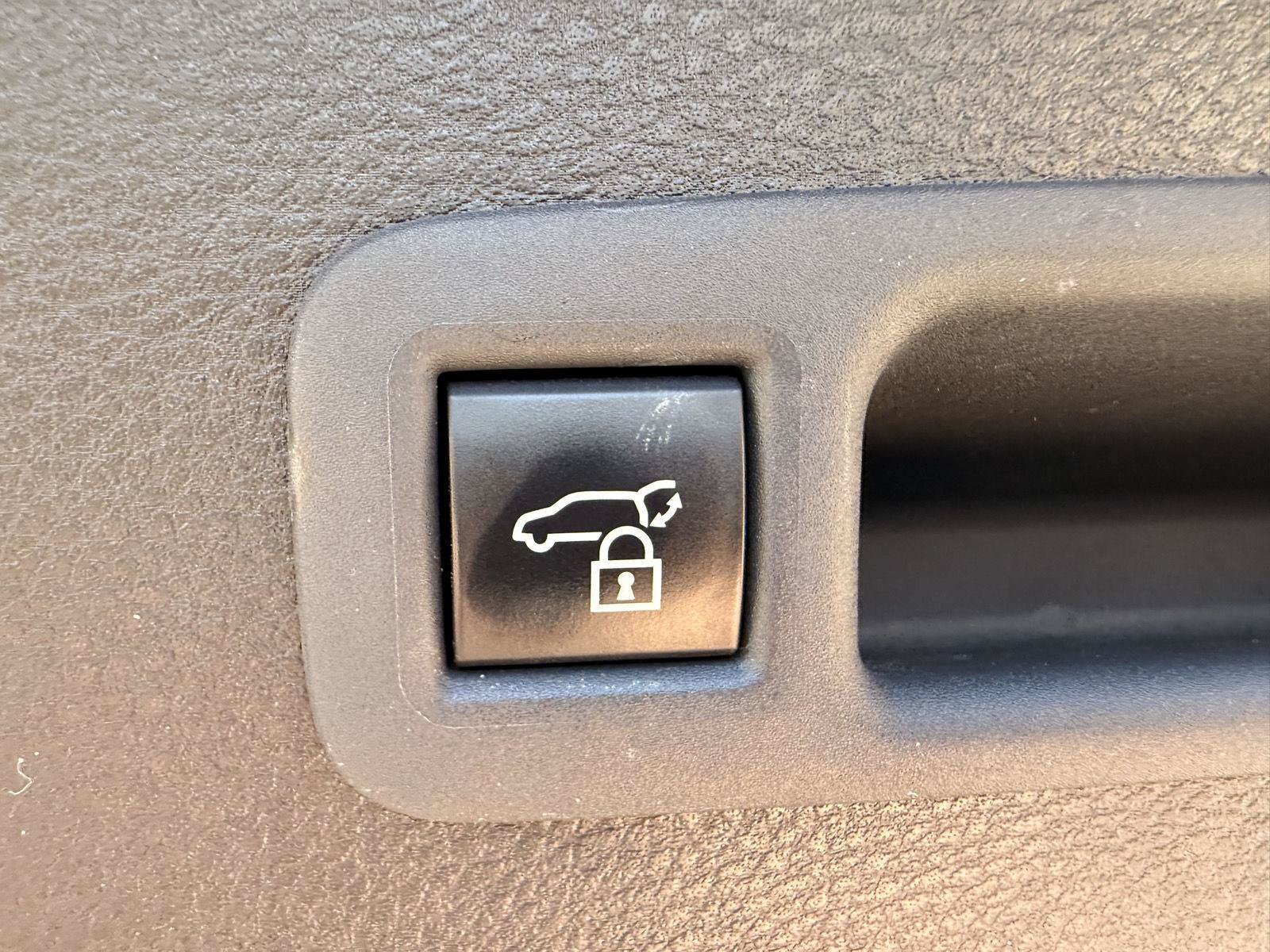 Used 2025 Toyota Sienna XLE w/ XLE Plus Package AWD/4WD image 21