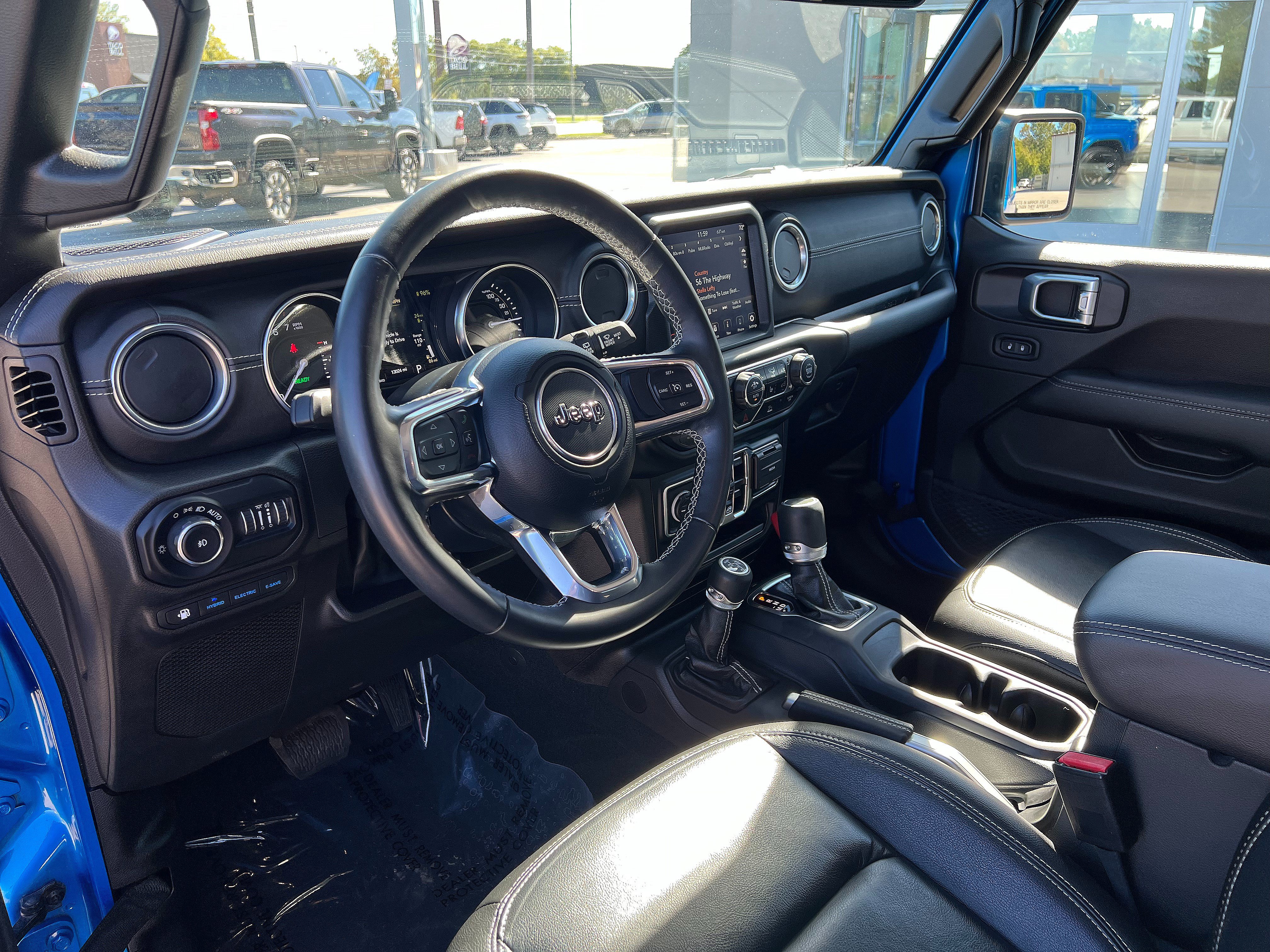 Used 2022 Jeep Wrangler Unlimited Sahara w/ Cold Weather Group AWD/4WD image 9