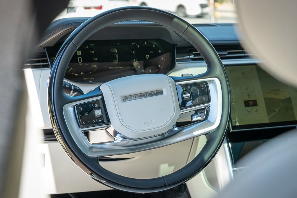 Used 2025 Land Rover Range Rover Long Wheelbase Autobiography image 16
