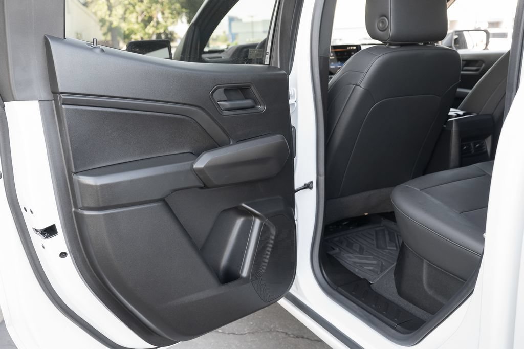 Used 2025 Chevrolet Colorado Trail Boss AWD/4WD image 39