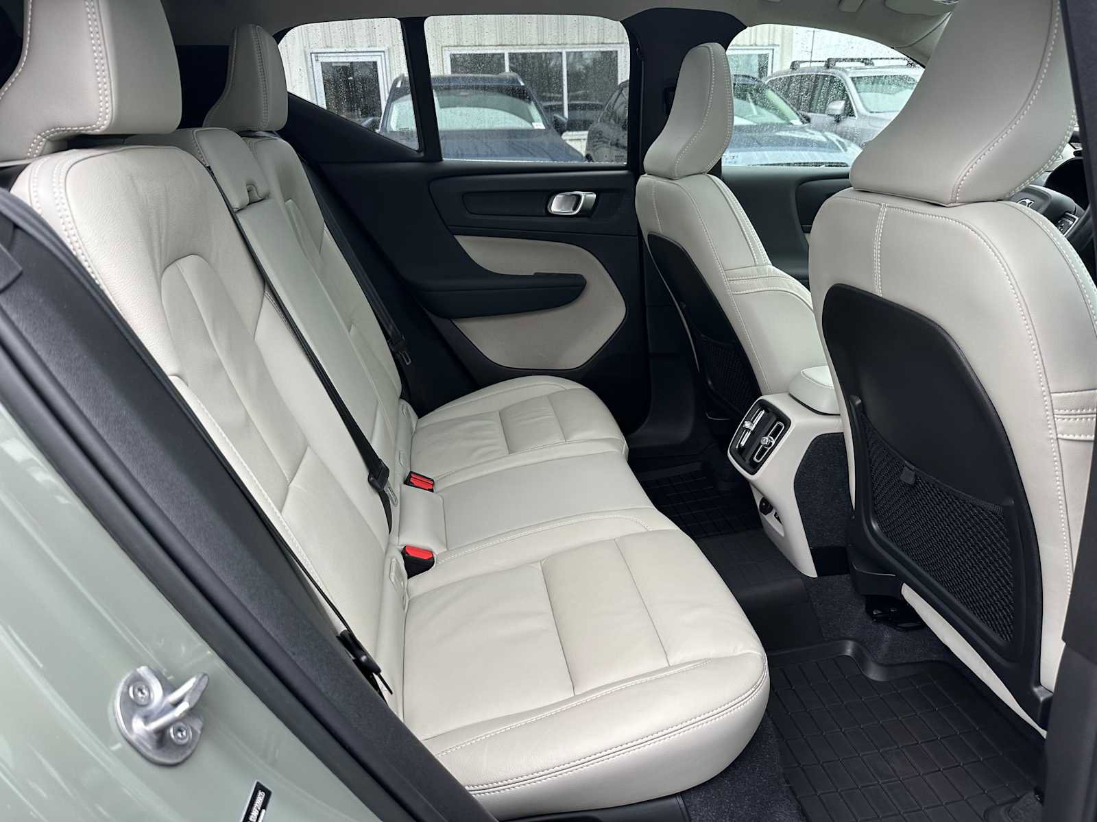 Certified 2023 Volvo XC40 B5 Plus w/ Protection Package Premier image 12