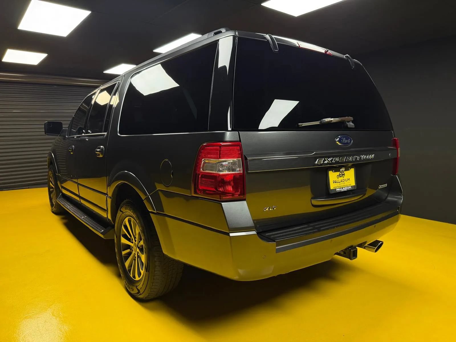 Used 2017 Ford Expedition EL XLT AWD/4WD image 4