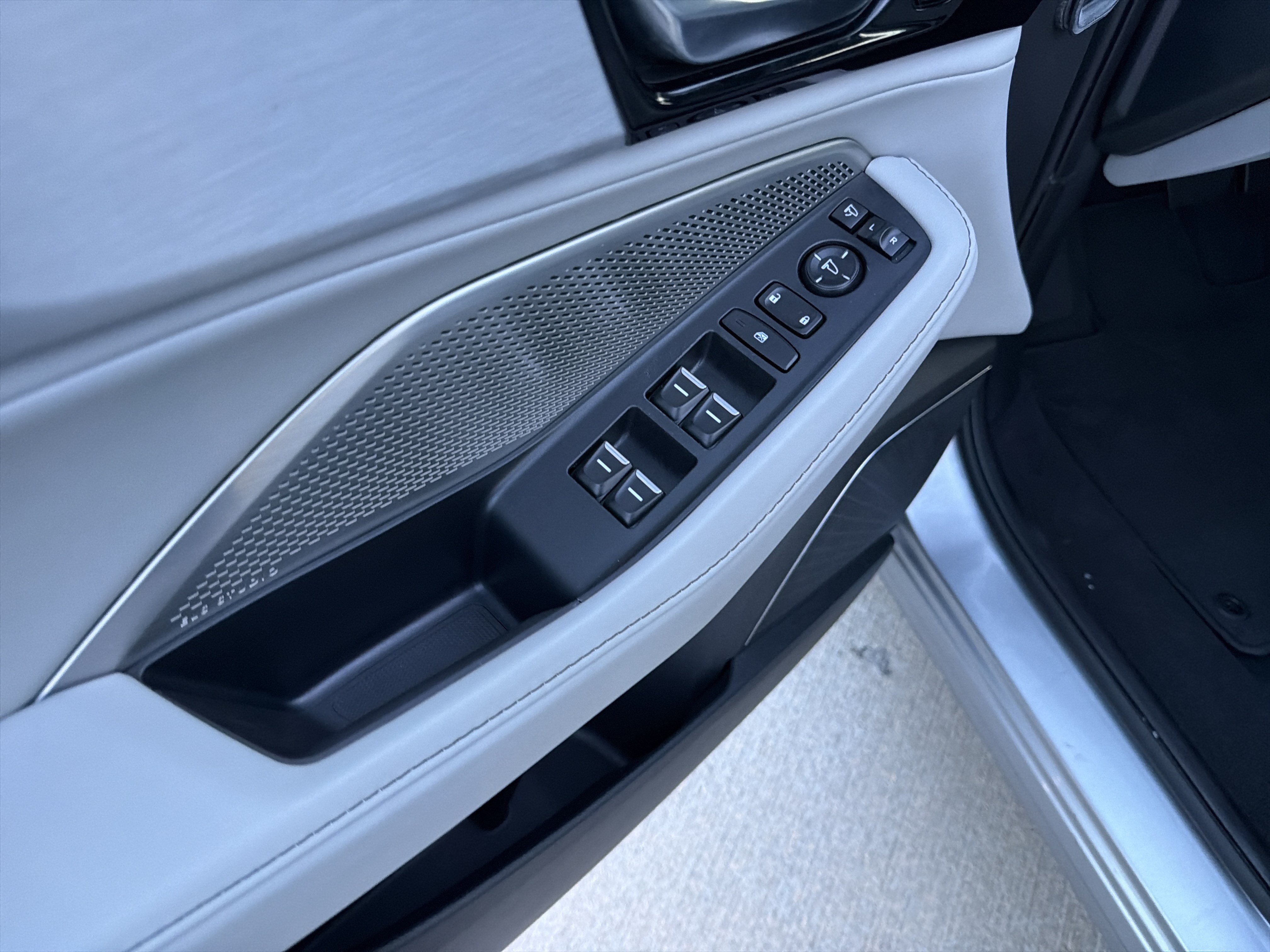 Used 2024 Acura MDX w/ Technology Package FWD image 15