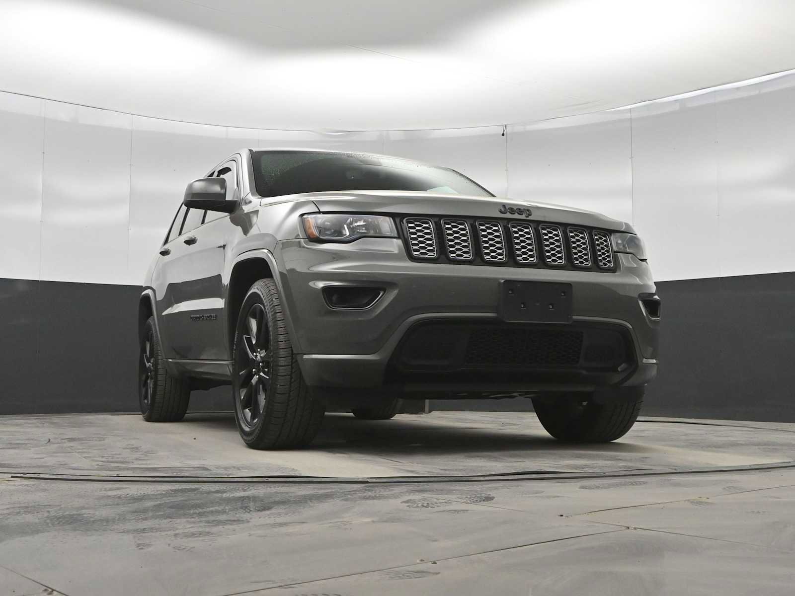 Used 2019 Jeep Grand Cherokee Altitude image 32
